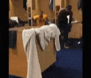 更衣室舞王-zol笑话频道